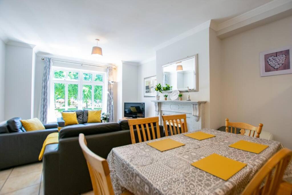 106 - The Townhouse By Shortstays Galway Exteriér fotografie